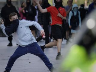 اعتراضات و شورش خیابانی در بریتانیا هنوز ادامه دارد