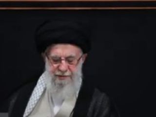 خامنه‌ای: جنگ در زمان شمشیر یک جور است و در زمان اتم جور دیگر