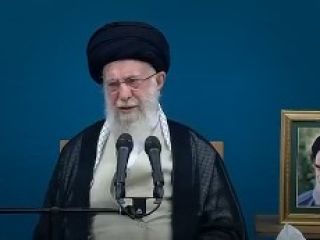 علی خامنه‌ای: با دشمن هم می‌توان تعامل کرد