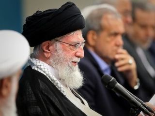 اعتراف خامنه‌ای به دخالت در تعیین وزرای پزشکیان؛ رهبر نظام خواهان دخالت بیشتر در فضای مجازی