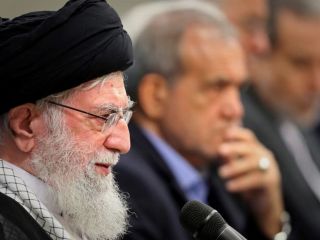 پزشکیان از وزرایش خواست «دستور» خامنه‌ای در مورد محدودیت بیشتر فضای مجازی را اجرا کنند