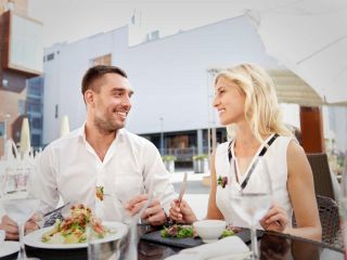 بهترین زمان شام خوردن از نگاه کارشناسان