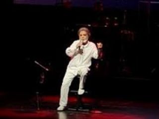 داریوش اقبالی در کنسرت وین: در کوله مهمات سربازان خارجی، آزادی برای سرزمینی دیگر وجود ندارد