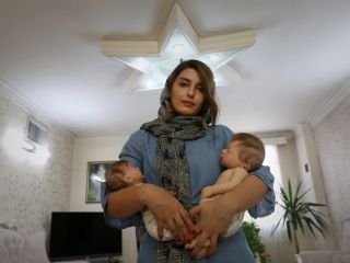 (تصاویر) گزارشی عجیب از علاقه خانواده‌های ایرانی به عروسک به‌جای فرزند!