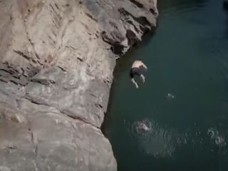 شیرجه مرگ با پرش از ارتفاع ۴۴ متری