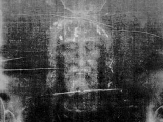 کفن تورین چیست و آیا واقعا همان پارچه‌ای است که عیسی مسیح در آن به خاک سپرده شد؟