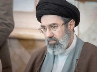 افشای فساد مقام‌های سابق برای سفیدشویی و جا انداختن رهبری مجتبی خامنه‌ای