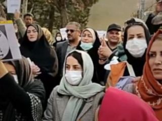 شعار فرهنگیان بازنشسته خطاب به نماینده تبریز در مجلس و رئیس کمیسیون آموزش: منادی،منادی کشمش برات آوردیم