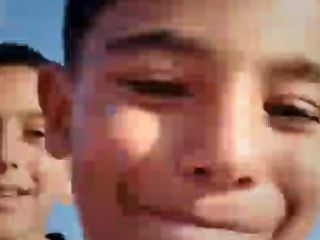 بالا رفتن دو پسربچه شیطون ایرانی از دکل ۱۳۰ متری با دمپایی و بدون هیچ امکاناتی