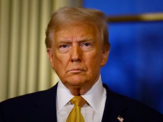 ترامپ درمورد احتمال جنگ با ایران گفت هر چیزی ممکن است