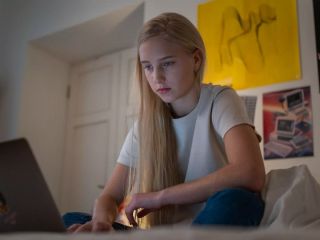 چگونه با نوجوان خود درباره پورنوگرافی صحبت کنیم؟