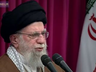 خامنه‌ای: فضا را از زن باید معطر کرد و استفاده کرد