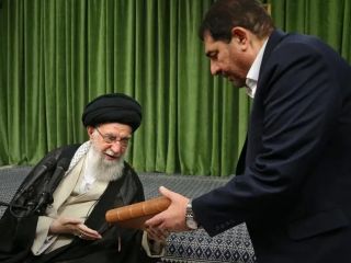 وحید هاشمیان از نقش دستیار خامنه ای و پسرش در برکناری اسکوچیچ پیش از جام جهانی قطر می‌گوید