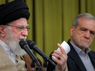 سخنان دوپهلو و چند منظوره  همیشگی علی خامنه‌ای : مراقب «معامله» با دشمن باشید