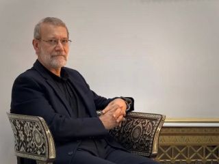 علی لاریجانی: برنامه هسته‌ای قابل مذاکره است، اما  هنوز کسی پیشنهاد نداده، که «پابرهنه» به صحنه دویدید