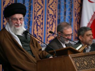 خامنه‌ای: ملت ایران شجاعت دارد که «مرگ بر آمریکا» بگوید، امری که دیگر ملت‌ها جرات آن را ندارند