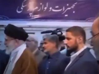 بی‌حوصلگی و بی‌اعتنایی علی خامنه‌ای به صحبت‌های فردی در مورد سیستم درمان