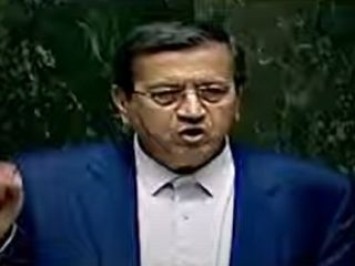 کنایه همتی، وزیر اقتصاد برکنار شده در مجلس به دزدی‌های عوامل حکومتی