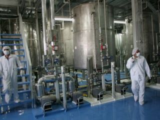 سخنگوی کمیسیون امنیت ملی مجلس: در صورت ساخت بمب اتمی، شجاعانه اعلام می‌کنیم