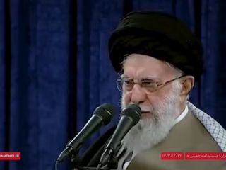 توضیحات خامنه‌ای در مورد ترامپ و نامه ارسالی او: دعوت به مذاکره از سوی آمریکا فریب است