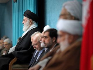 خامنه‌ای زیر فشار جریان «اصلاح‌طلب» برای مذاکره با دولت ترامپ؛ «اوضاع خطرناک است»