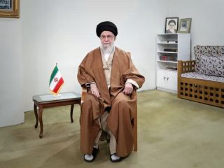 خامنه‌ای: سال گذشته عجیب و پرماجرا بود، شبیه دهه ۶۰ بود