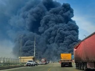 آتش‌سوزی انفجار در بندر رجایی ادامه دارد؛ آمار مجروحان از ۷۵۰نفر گذشت؛ ۸ نفر کشته شدند