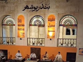 معترضان به برگزاری «فستیوال کوچه» مقابل استانداری بوشهر تجمع کردند