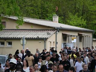 قتل یک مسلمان در مسجدی در جنوب فرانسه؛ مظنون بوسنیایی الاصل همچنان متواری است