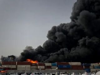 رئیس کمیسیون عمران مجلس ایران: بیش از ۱۰ هزار کانتینر در بندر رجایی سوخت