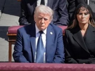 آیا کت‌وشلوار آبی ترامپ در مراسم وداع با پاپ اشتباه دیپلماتیک بود؟