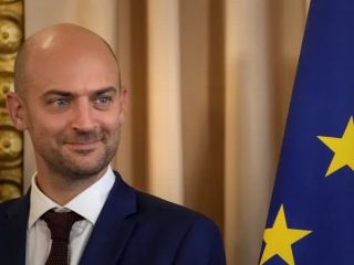 وزیر خارجه فرانسه: جمهوری اسلامی به دنبال دستیابی به سلاح هسته‌ای است