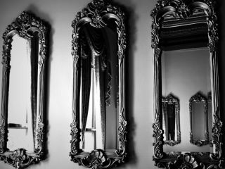 چرا بعضی‌ها از آینه می‌ترسند و چطور می‌شود بر آن غلبه کرد؟