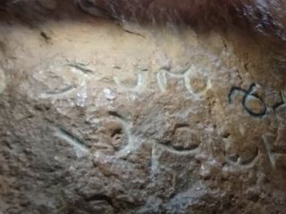 کشف سنگ گور به خط پهلوی ساسانی در استان فارس