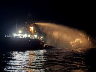 خطر گرسنگی همگانی در غزه؛ گزارش‌ها از حمله اسرائیل به یک قایق حامل کمک‌ به غزه