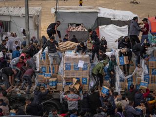 محمود عباس حماس را مسئول غارت محمو‌له‌های کمکی در غزه دانست