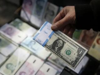 در پی تعویق مذاکرات هسته‌ای ایران و آمریکا، بهای دلار مجددا صعود کرد