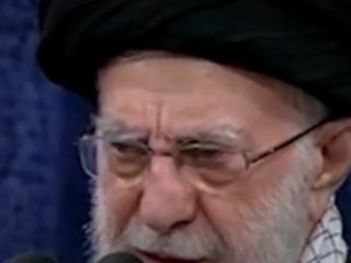 خامنه‌ای در مورد انفجار اسکله رجایی بندرعباس: حوادث گوناگون برای دستگاه‌ها خب پیش می‌آید