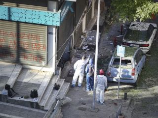 زن یونانی که در انفجار بمب دست‌ساز کشته شد «قصد» سرقت از بانک را داشت