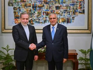 عباس عراقچی برای میانجیگری میان پاکستان و هند وارد اسلام آباد شد