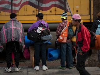 آمریکا ۱۰۰۰ دلار به مهاجران غیرقانونی می‌دهد تا داوطلبانه بازگردند