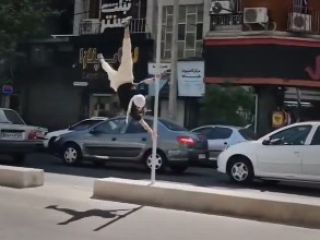 ویدیویی وایرال شده از یک دختر پارکور کار شیرازی و آمادگی بدنی فوق العاده او