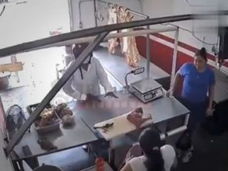 دو زن قصاب در مکزیک سارق مسلح را با ساطورشان فراری دادند