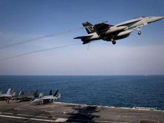 برای دومین بار جنگنده ۶۷ میلیون دلاری آمریکا از روی ناو هواپیمابر در دریای سرخ افتاد