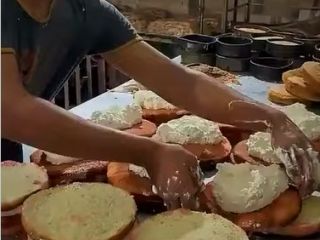 باور کنید اولش فکر کردم داره برای گچ کاری آماده میشه