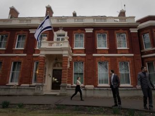 تلگراف:  مظنونان ایرانی بازداشت شده در بریتانیا قصد حمله به سفارت اسرائیل در لندن را داشتند