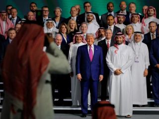 ترامپ: ایرانی‌ها می‌خواستند نام خلیج فارس را «خلیج ایران» بگذارند؛ گفتم اجازه نمی‌دهیم