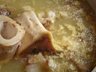 (تصویری) آبگوشت استخوان؛ سوپرفودی محبوب سلبریتی‌ها!