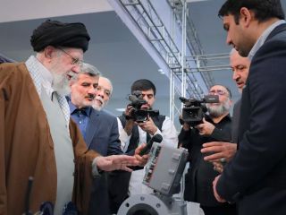 واردات همچنان ممنوع با دخالت رهبر ایران؛ اصرار علی خامنه‌ای بر «سیاستی ناکام» ادامه دارد