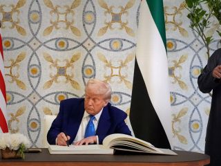 دونالد ترامپ تور خلیج فارس را با ۲۰۰ میلیارد دلار معامله با امارات به پایان رساند